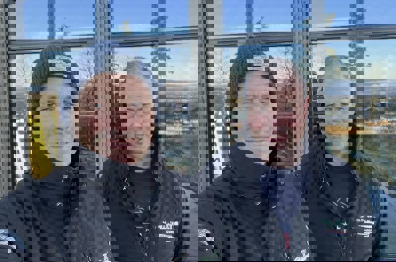 Våre tømrere, lærlinger og byggmestere